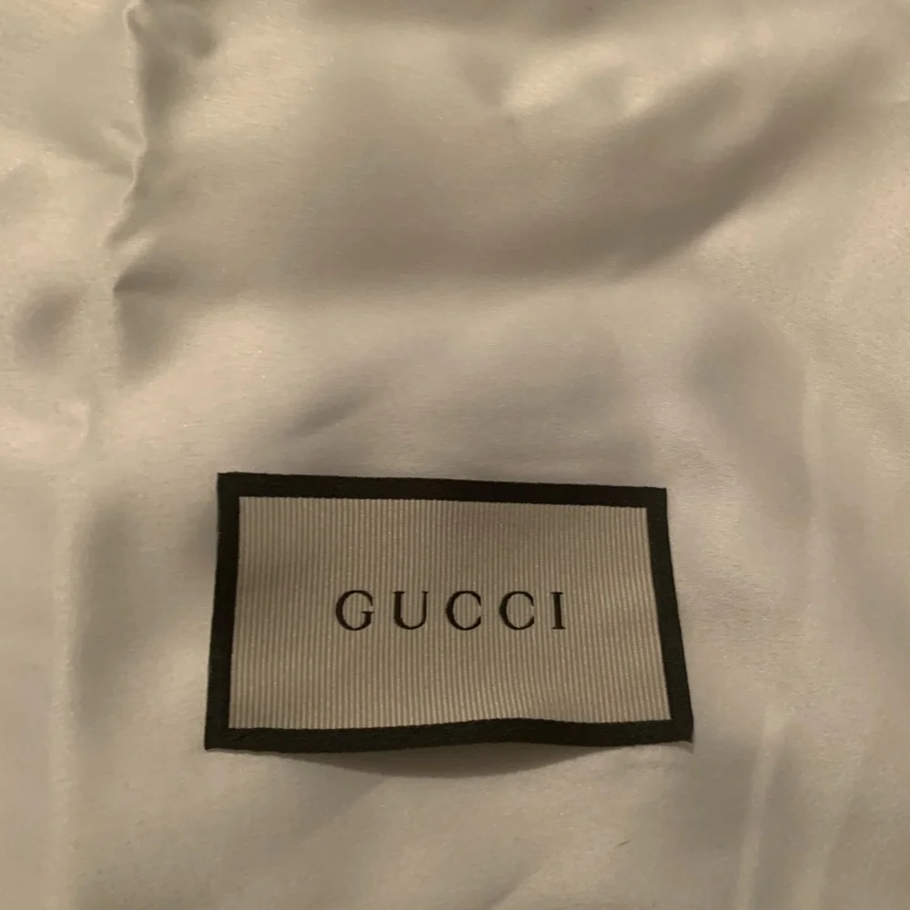 Preloved‎ Gucci dustbag. About 14x8.5 inches